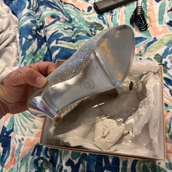 Used Michael Kors Silver Glitter Stiletto Heels Size 7 - Picture 3 of 5